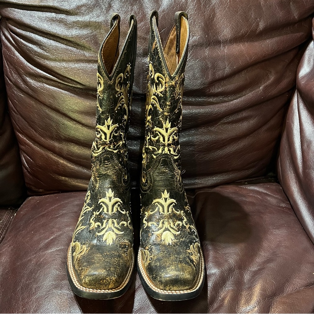 Corral Black Leather Boots with Gold Embroidery
